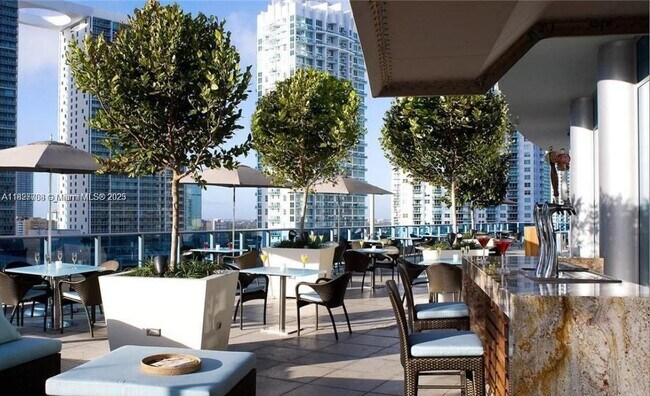 Building Photo - 200 Biscayne Blvd Way
