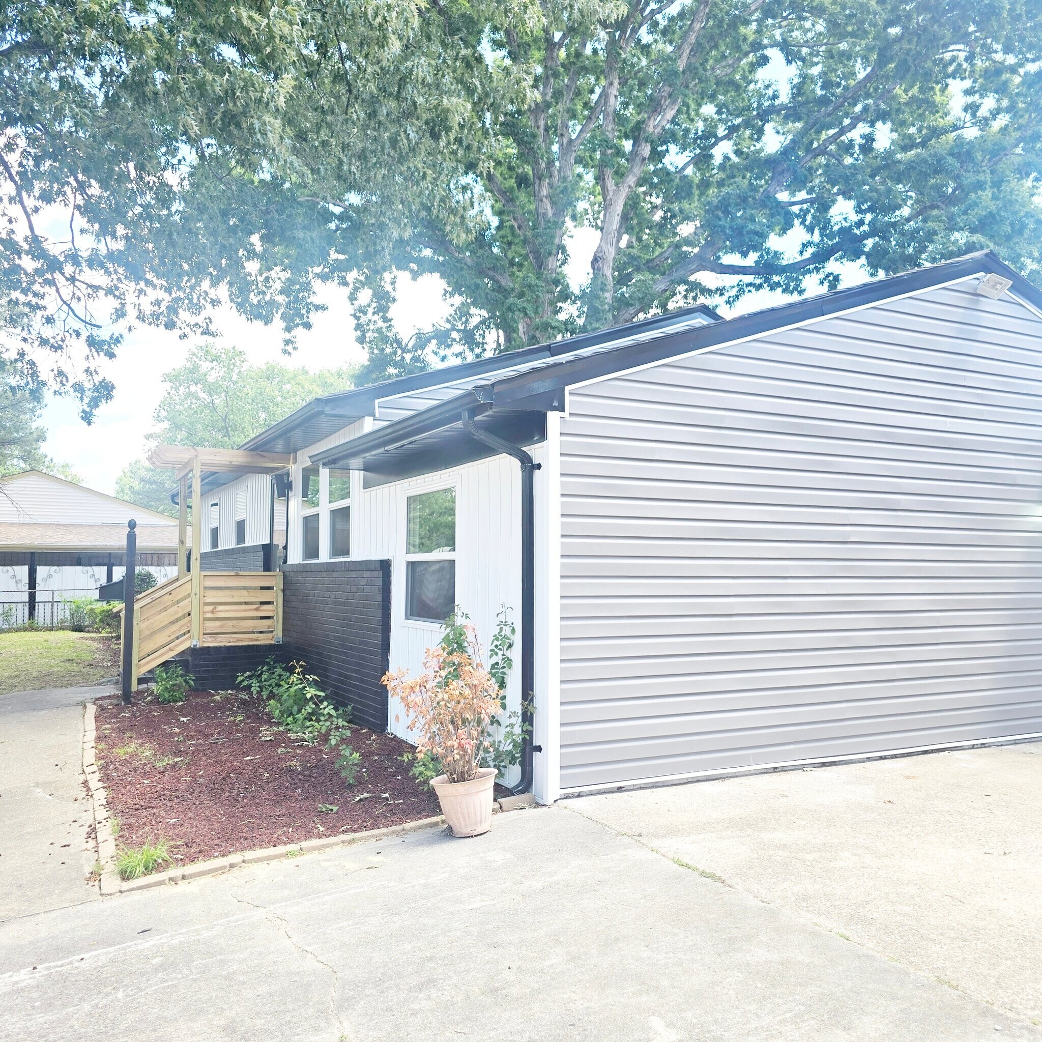 Building Photo - 1203 Baskerville Ln