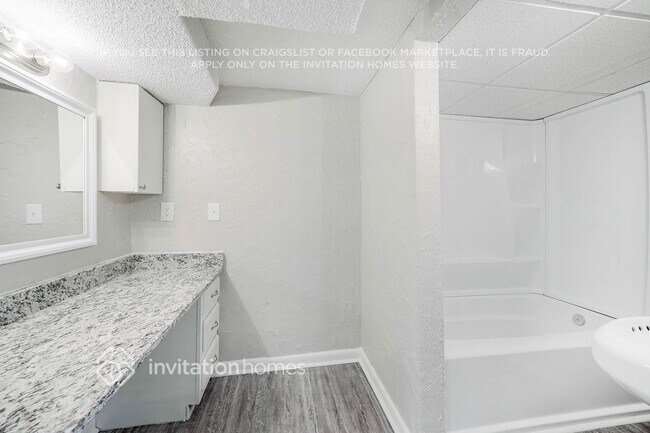 Building Photo - 640 Des Moines Dr