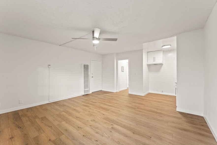 Building Photo - 6316 S Vermont Ave