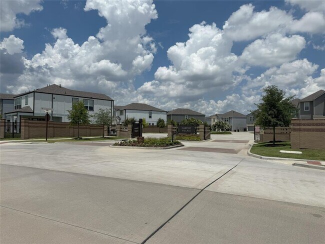 Building Photo - 9918 Storehouse Dr