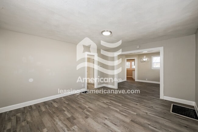 Building Photo - 3772 N Parker Ave