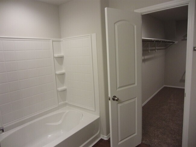 Building Photo - 5522 Mesquite Oaks Trail