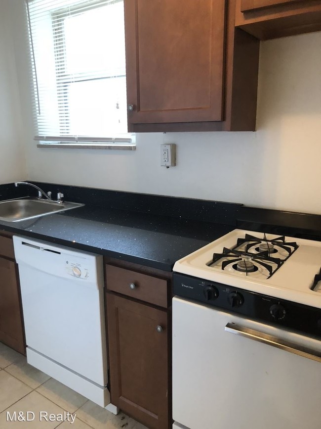Building Photo - 2 br, 1 bath Apartment - 5604 Fifth Avenue