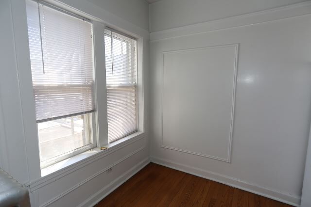 Building Photo - 821 W Waveland Ave