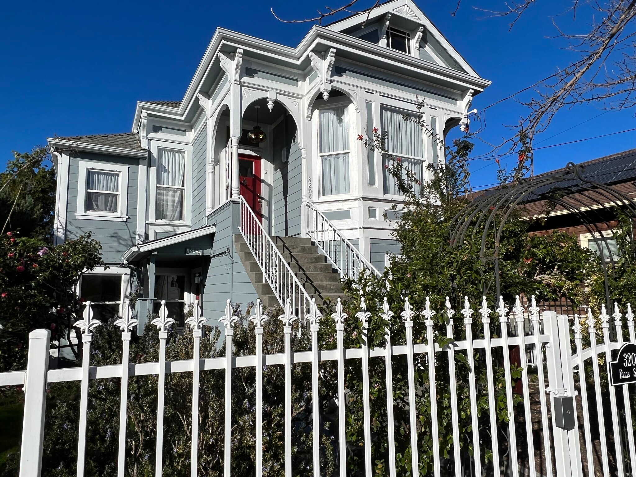 Building Photo - 3208 Ellis St