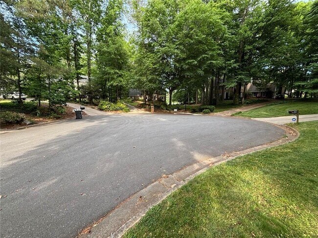 Building Photo - 4533 Middlebury Ct NE