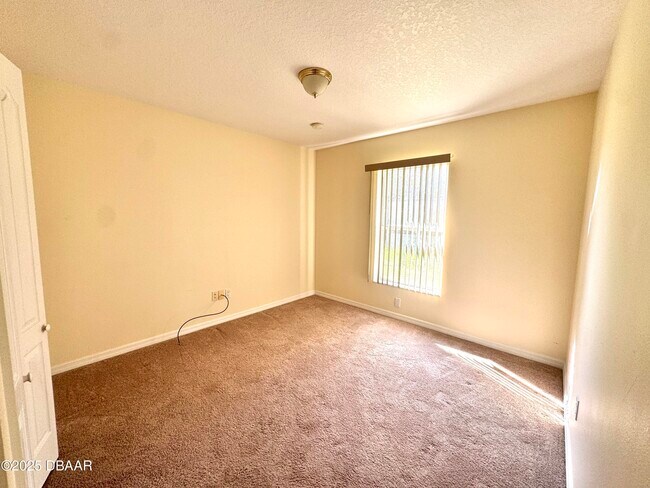 Building Photo - 28 Louvet Ln