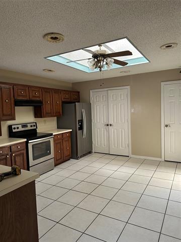 Building Photo - 2825 Stoneridge Dr