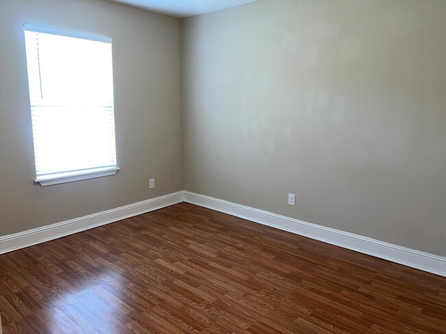 Building Photo - 202 Shetland Dr
