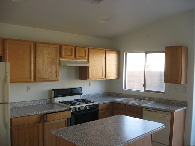 Building Photo - Beautiful Three Bedroom Home Available in Southern Highlands
