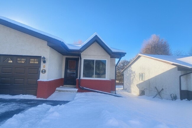 Building Photo - 9 Heights Rd NE