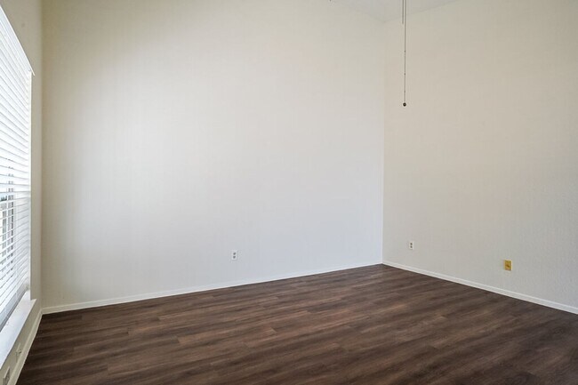 Building Photo - 612 Greenlawn Blvd