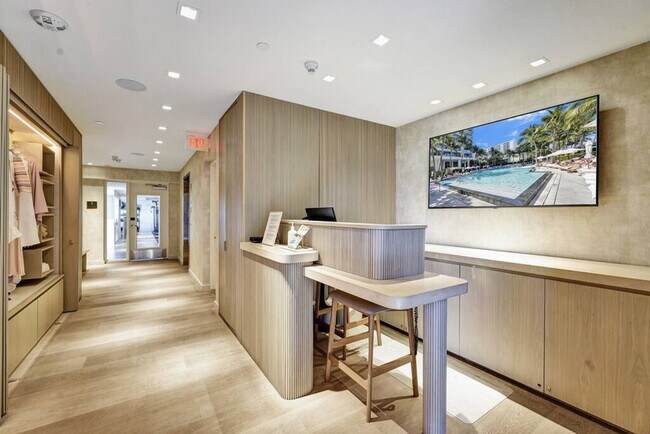 Building Photo - 2201 Collins Ave