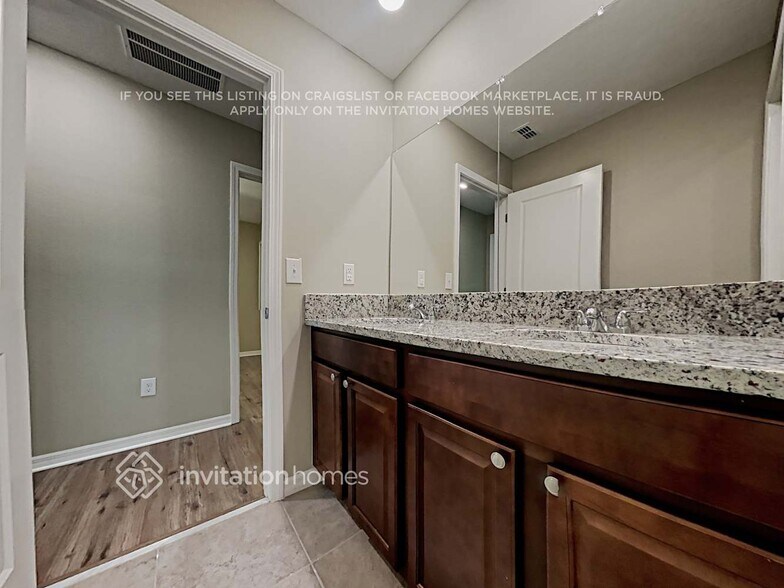 Building Photo - 10210 Cool Waterlily Ave