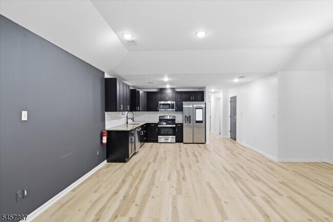 Building Photo - 67 S 13th St