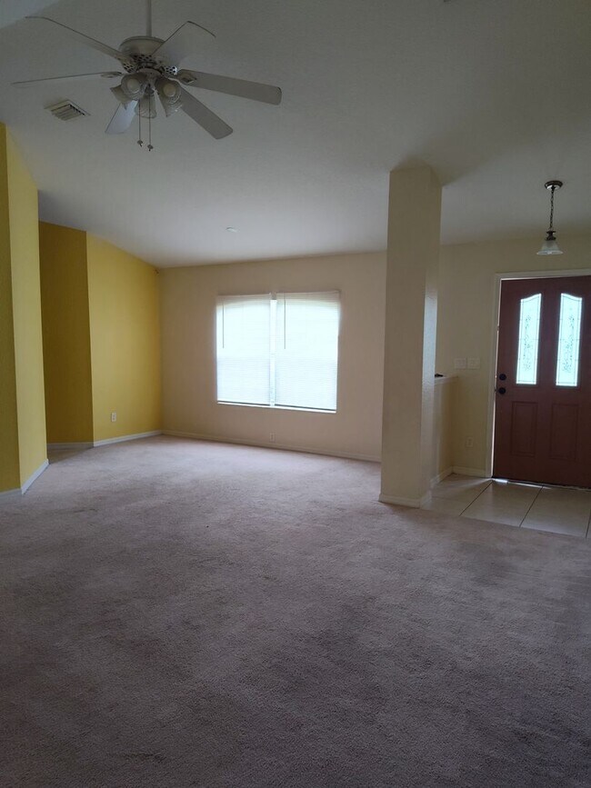 Building Photo - Inviting 3 Bedroom, 2 Bath Home in Desirab...