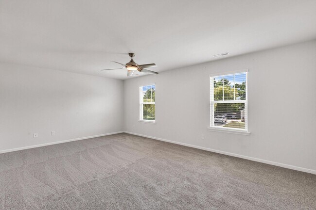 Building Photo - Updated Holly Ridge Home!