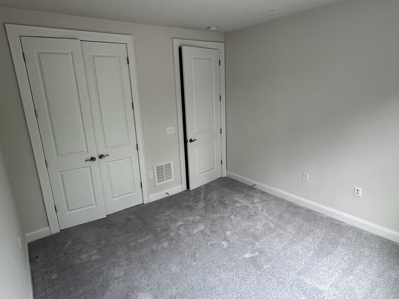 Building Photo - 115 Wellie Hl Pl