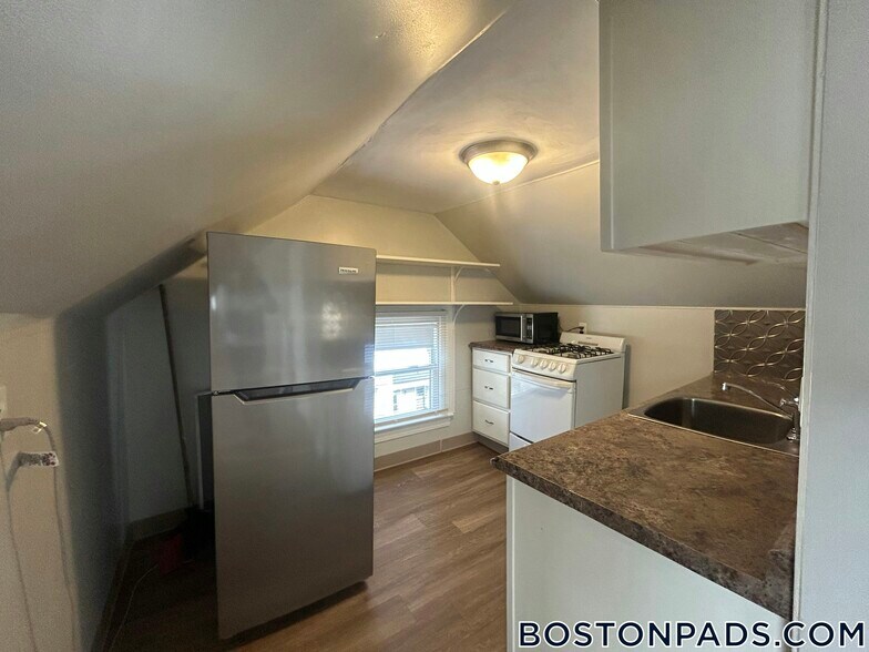 Building Photo - 40 Warren Ave