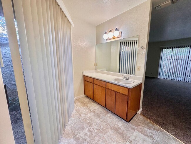 Building Photo - MOVE IN SPECIAL $500 off of first months rent!!