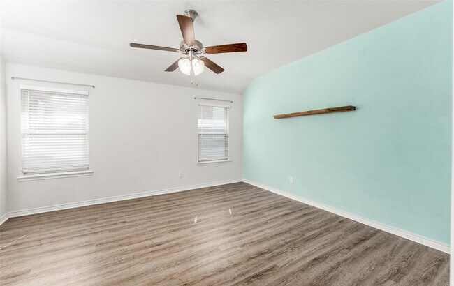 Building Photo - 716 Bluebird Way