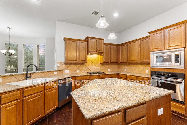 Building Photo - 11 Sable Valley