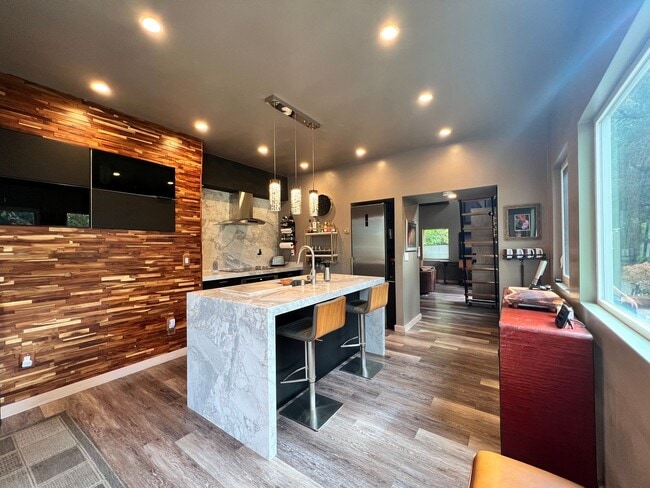 Building Photo - Contemporary Napa Loft Retreat