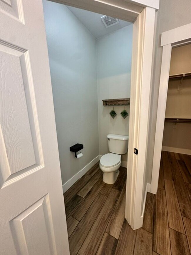 Building Photo - Beautiful Remodeled Cortina Home, 2310 sq ft, 4-bed, 2-bath home with a bonus den.