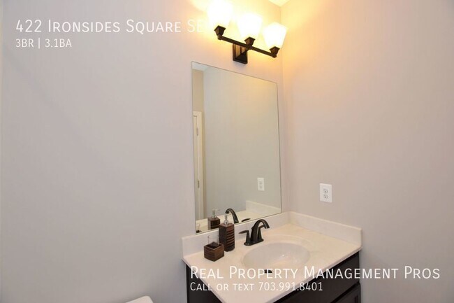 Building Photo - 422 Ironsides Square SE