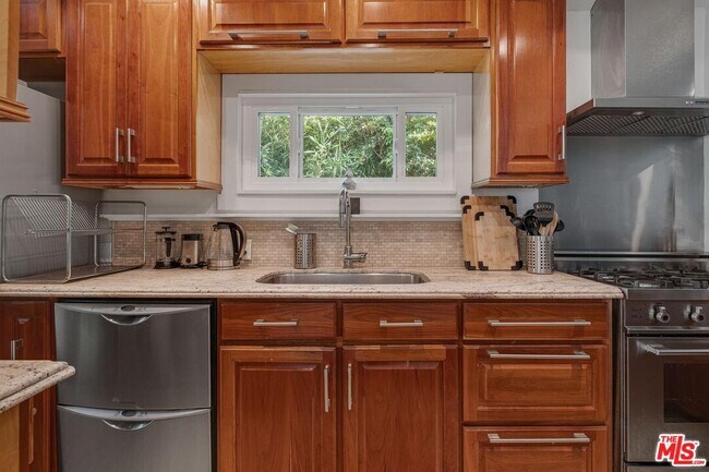 Building Photo - 38 19th Ave