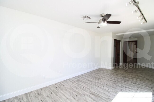 Building Photo - 563 E Krista Way