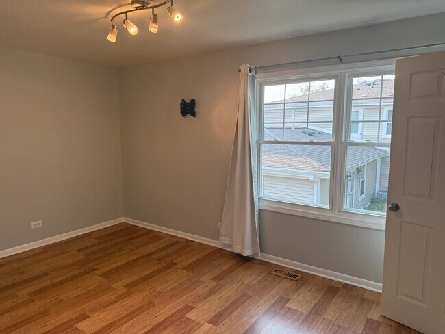 Building Photo - 362 Farmington Ln