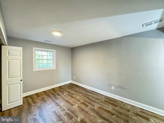 Building Photo - 9740 Deerhaven Ln