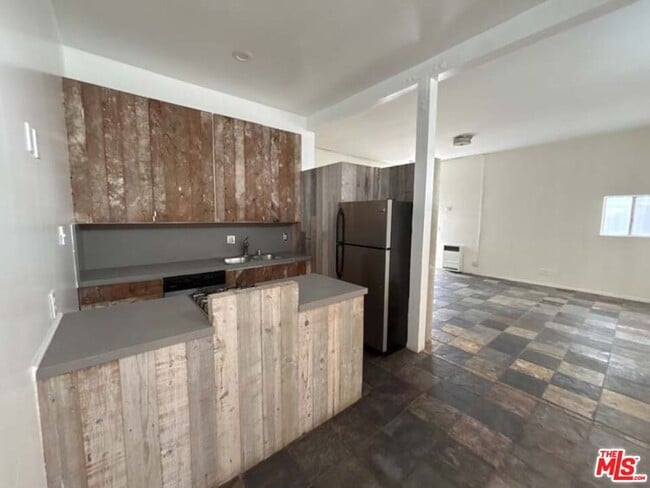 Building Photo - 915 Broadway St