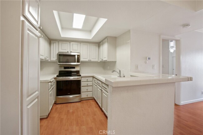 Building Photo - 278 N Wilshire Ave