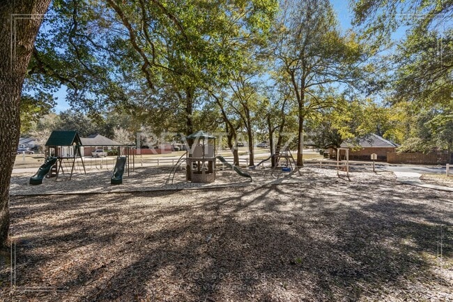 Building Photo - Beautiful 4-Bed 2-Bath Home on Corner Lot in Gated Community