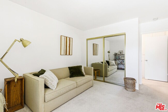 Building Photo - 5625 Green Valley Cir