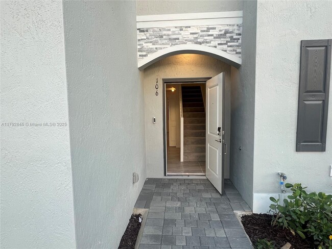 Building Photo - 106 NW 11th Ct
