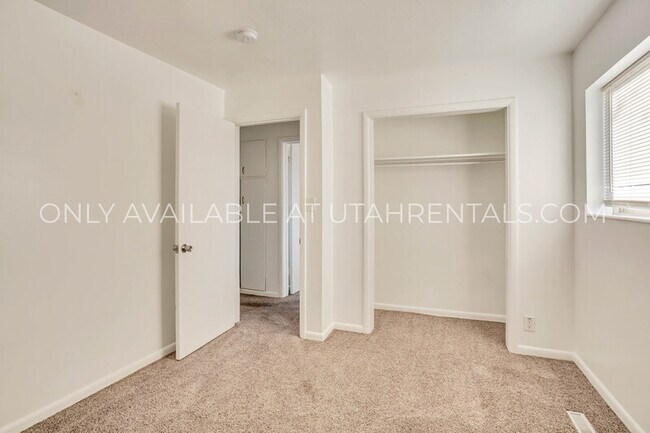 Building Photo - 360 E 400 S