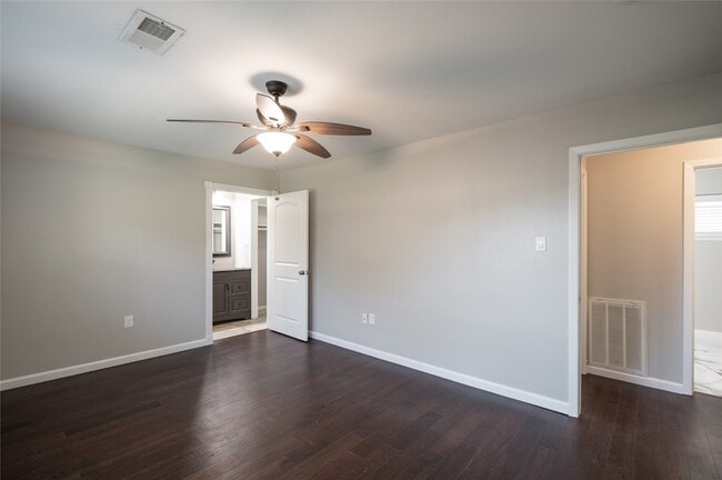 Building Photo - 809 Newport Blvd