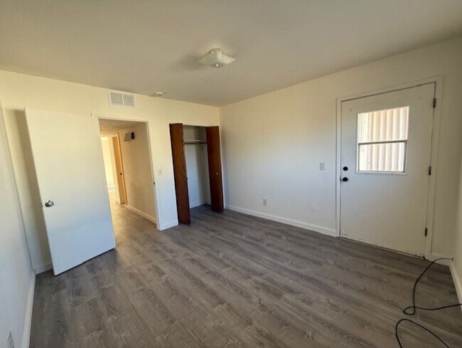 Building Photo - Price Reduced Completely remodeled and beautiful 2 Bedroom apartment available - Contact Property...