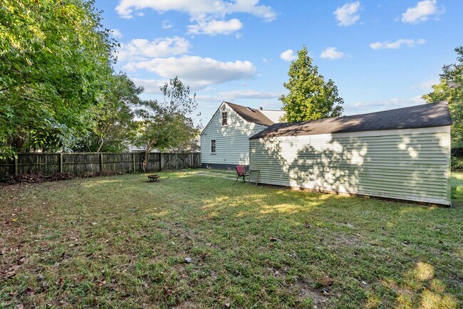 Building Photo - Furnished 4 bedroom Near NOB