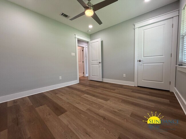 Building Photo - Lovely 3 Bedroom Home in Fort Walton Beach!