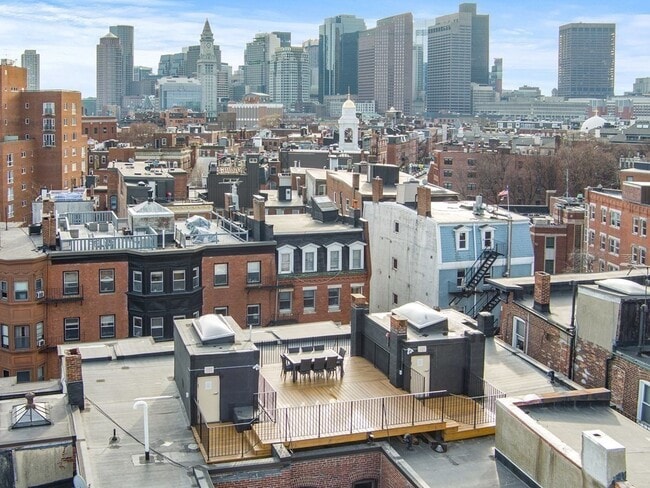 Building Photo - 12 Battery St