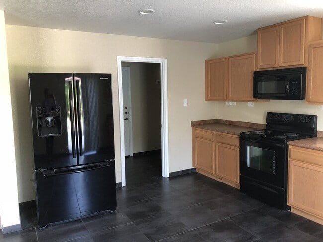 Building Photo - Well-Maintained 4-Bedroom Home with Game Room, Gazebo & Trail Access