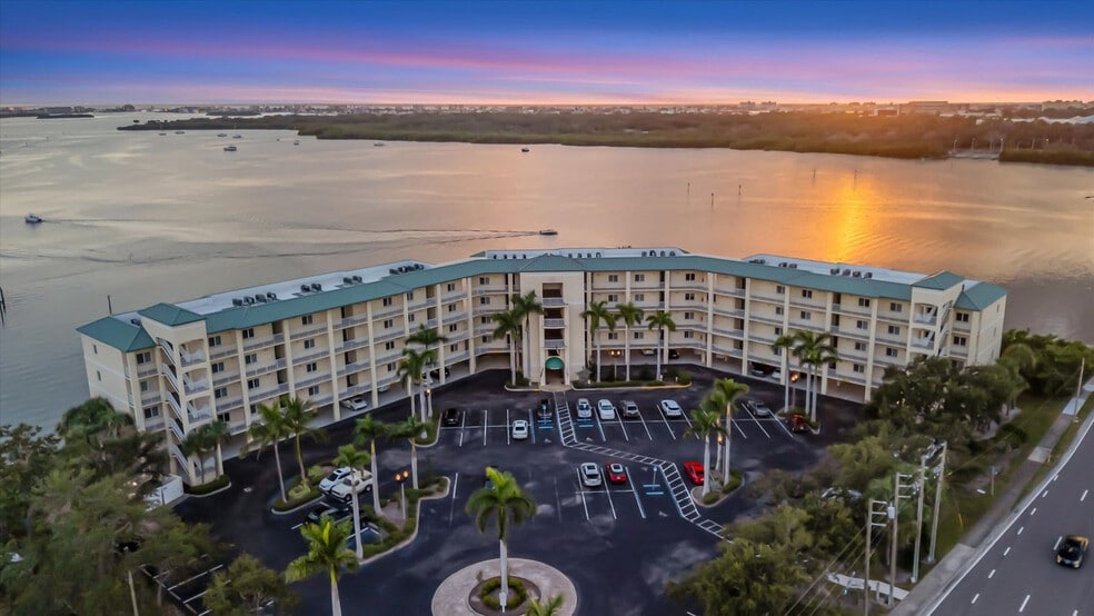 Building Photo - 8800 Bay Pines Blvd