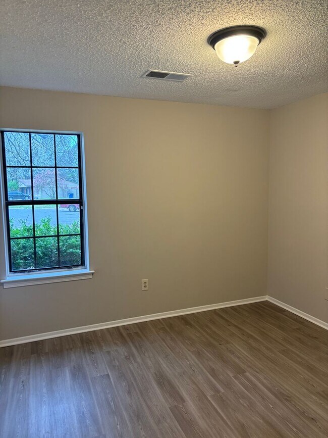 Building Photo - 5840 Gray Cove