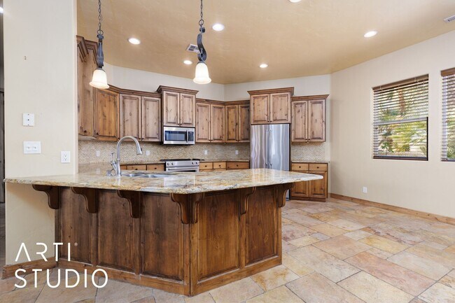 Building Photo - Beautiful 4 Bedroom, 3.5 Bath Home in Scenic