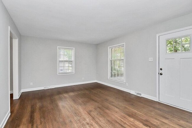 Building Photo - 3BD/2BA Ranch Home in Windsor Park!